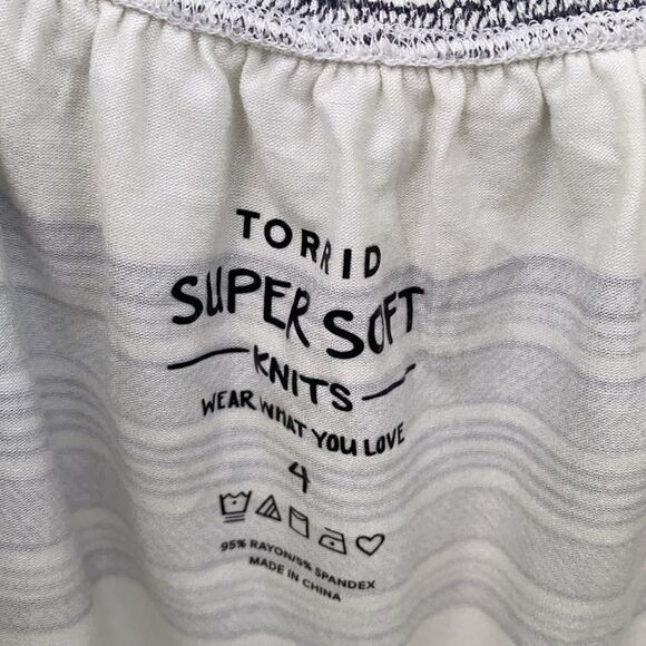 Torrid NWT Sz 4X Super Soft Off The Shoulder - Picture 10 of 10